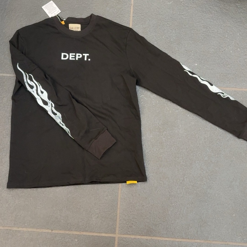 Gallerys Black Miami Long Sleeve Tee with White Flame Design